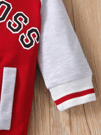 Macacão infantil masculino de manga comprida com estampa de letras, gola redonda e design moderno, fofo e personalizado.