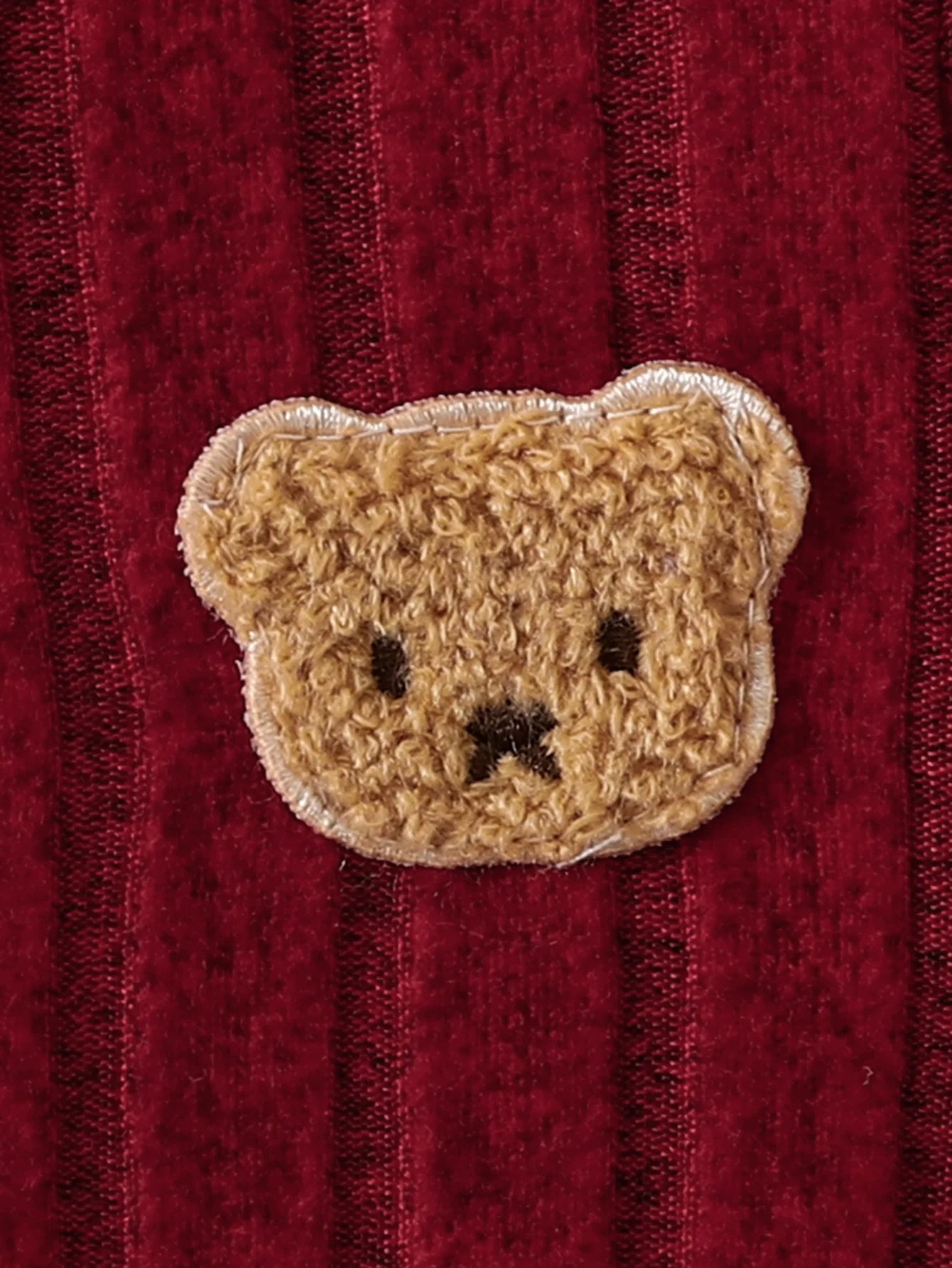 【Bebê Menino】Body vermelho de outono e inverno com botões frontais e um lindo emblema de urso no peito + conjunto de gorro vermelho. Apresentando um