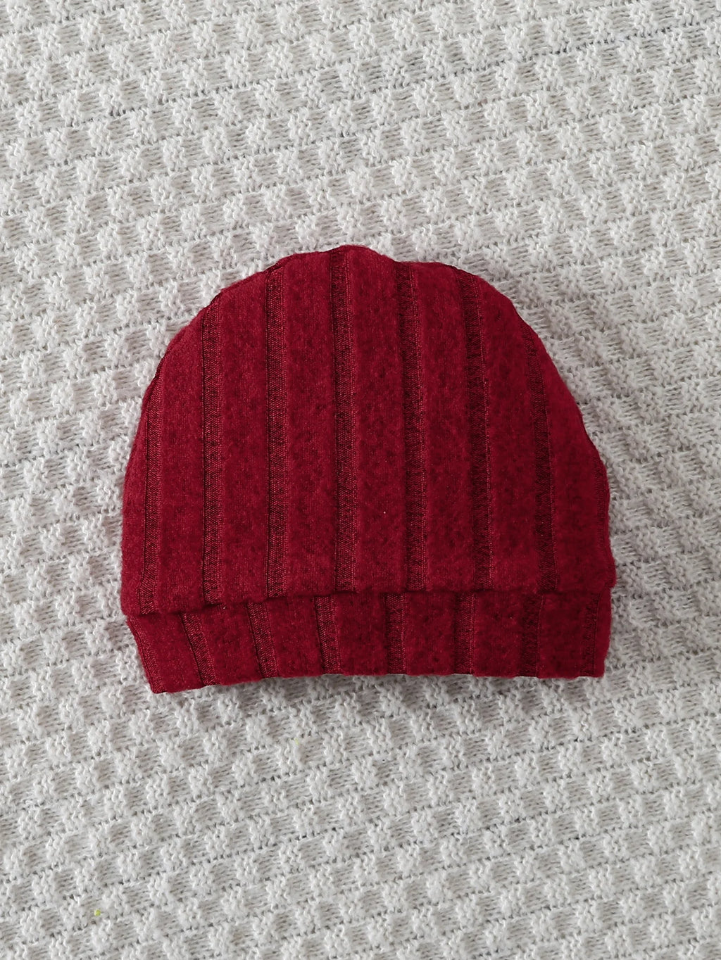 【Bebê Menino】Body vermelho de outono e inverno com botões frontais e um lindo emblema de urso no peito + conjunto de gorro vermelho. Apresentando um