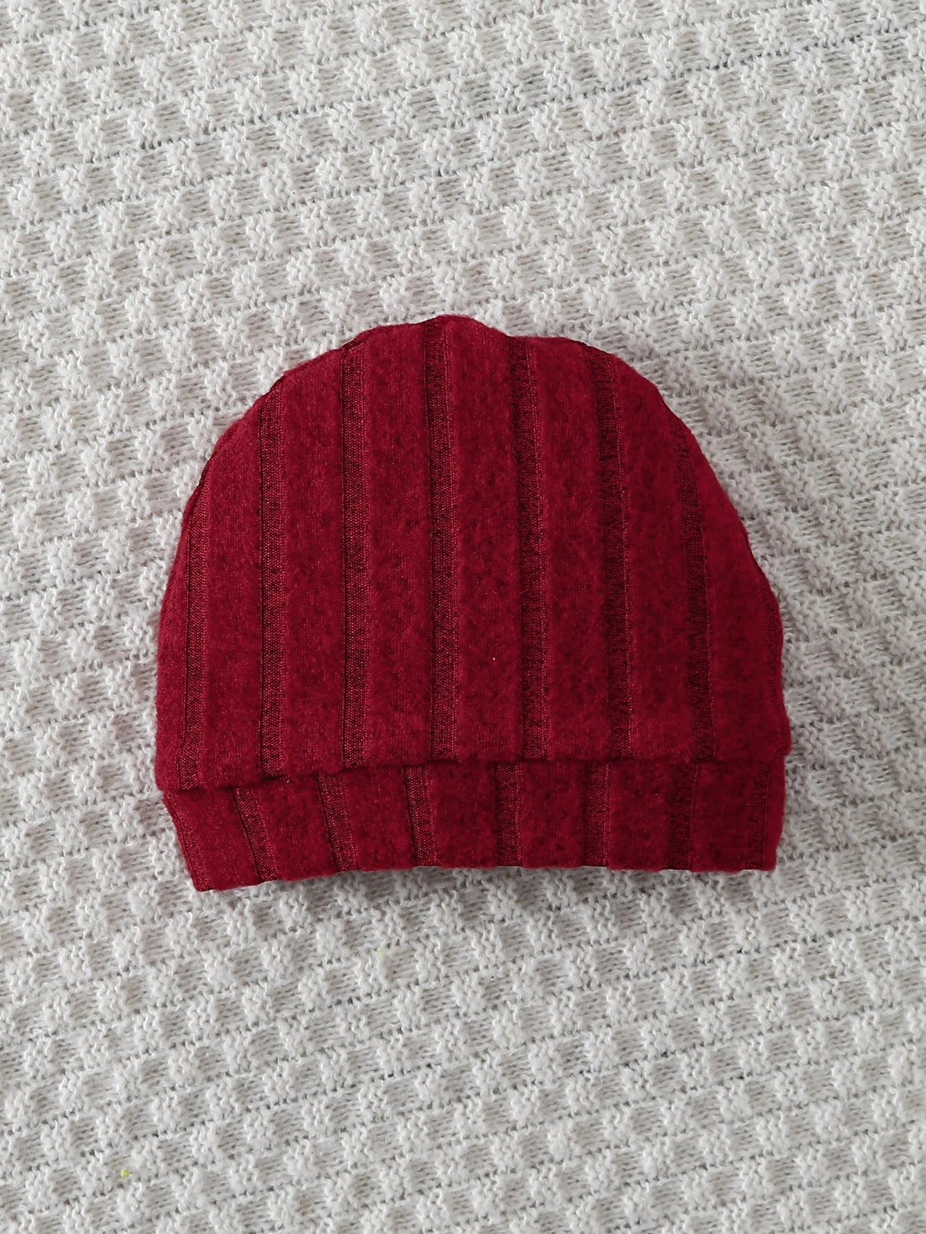 【Bebê Menino】Body vermelho de outono e inverno com botões frontais e um lindo emblema de urso no peito + conjunto de gorro vermelho. Apresentando um